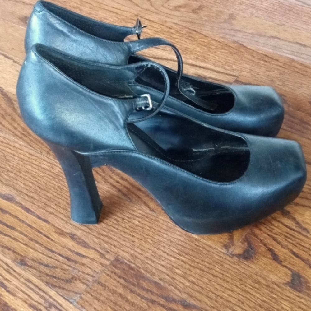 Heels BCBG